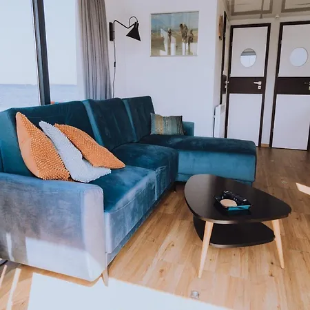 Botel Houseboat At Marina With Views, Cleaning Included *
