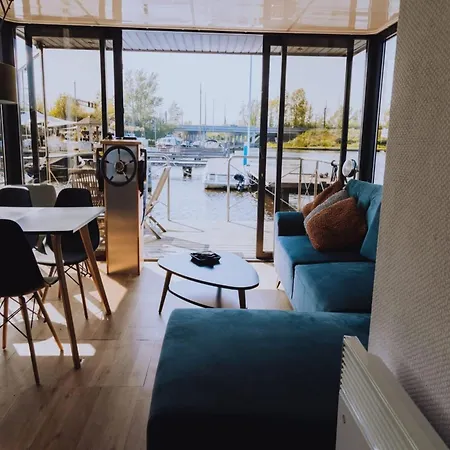Houseboat At Marina With Views, Cleaning Included * Uitgeest