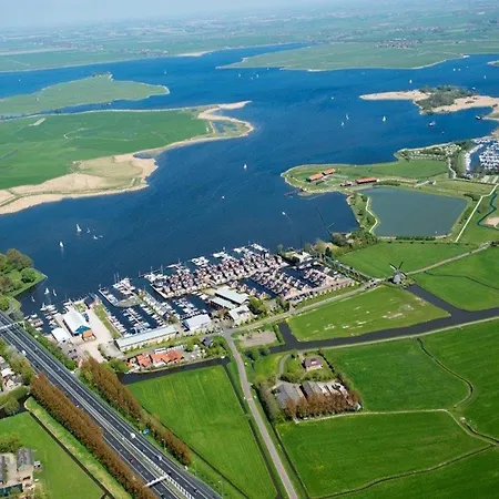 Houseboat At Marina With Views, Cleaning Included Botel Uitgeest