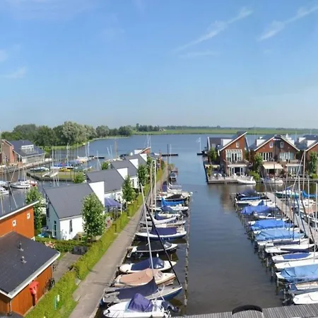 Houseboat At Marina With Views, Cleaning Included *