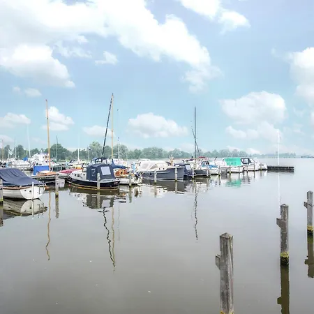 Houseboat At Marina With Views, Cleaning Included Botel *