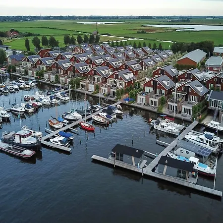 Houseboat At Marina With Views, Cleaning Included Botel