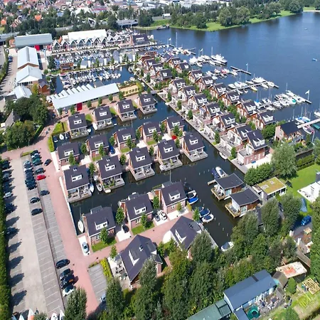 Houseboat At Marina With Views, Cleaning Included Uitgeest