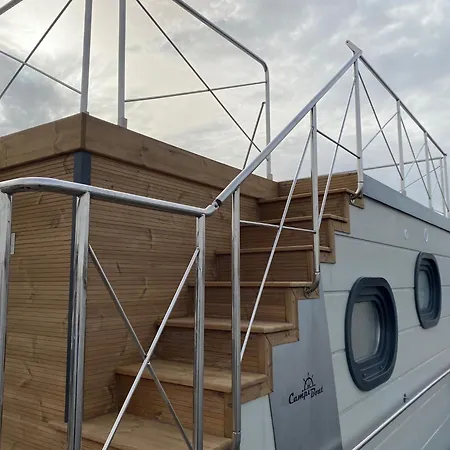 Houseboat At Marina With Views, Cleaning Included Botel *