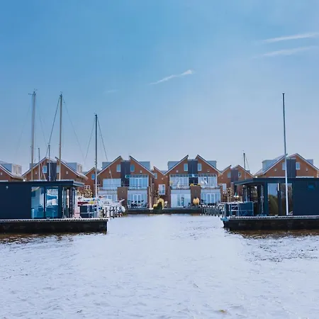Botel Houseboat At Marina With Views, Cleaning Included