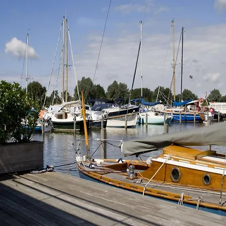 Houseboat At Marina With Views, Cleaning Included Botel Uitgeest